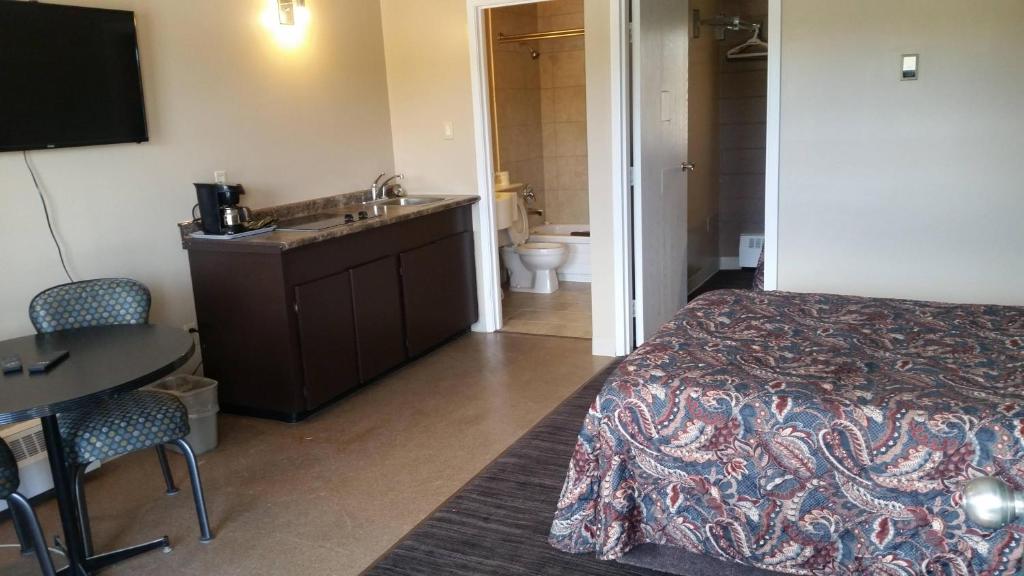 Postel nebo postele na pokoji v ubytování Alaskan Motel