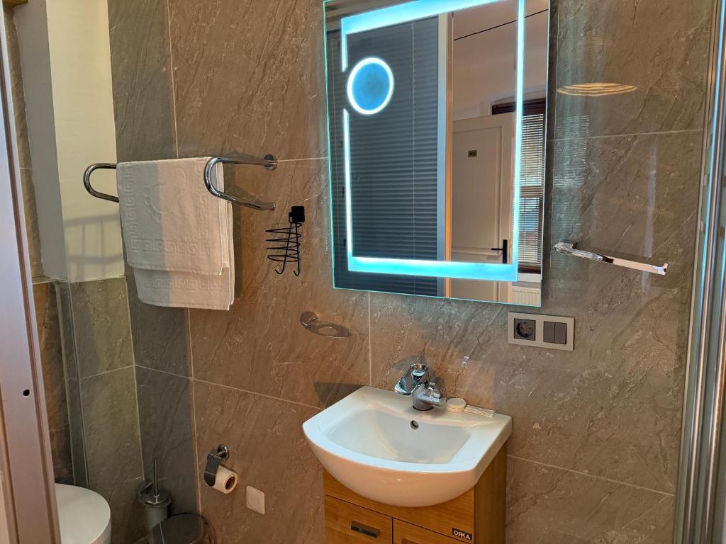 فضای داخلی Galata Tower Suites در استانبول - تصویر ۳
