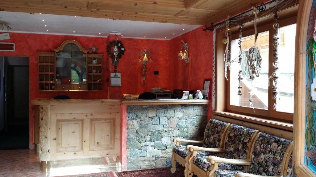 A seating area at Hotel Alba