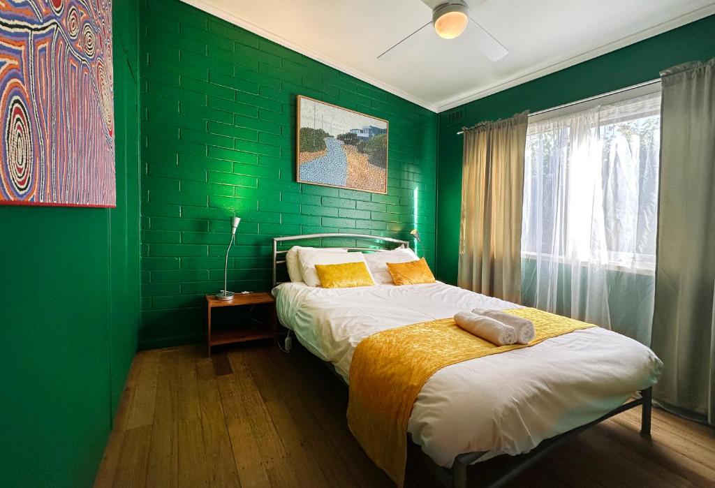 Ένα ή περισσότερα κρεβάτια σε δωμάτιο στο & Art Motel