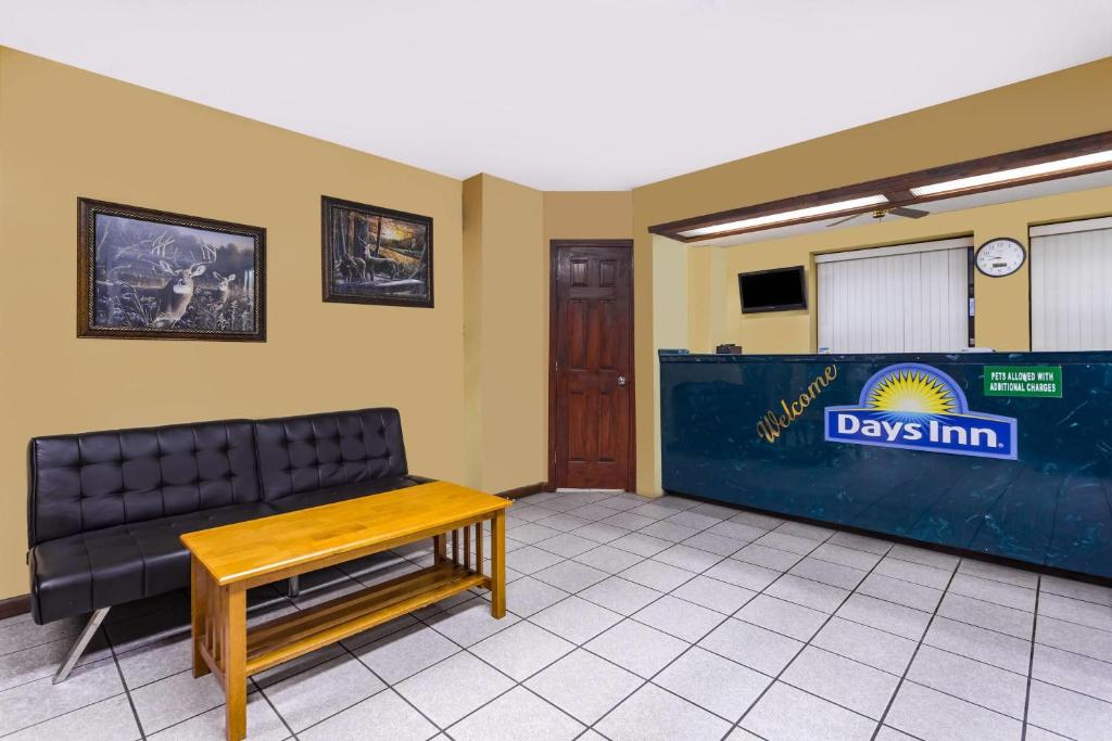 Days Inn by Wyndham Byron photo