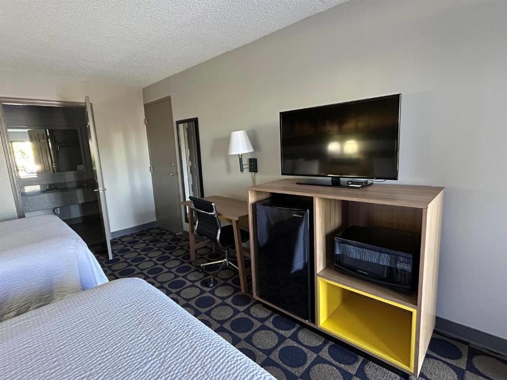Days Inn by Wyndham Byron photo