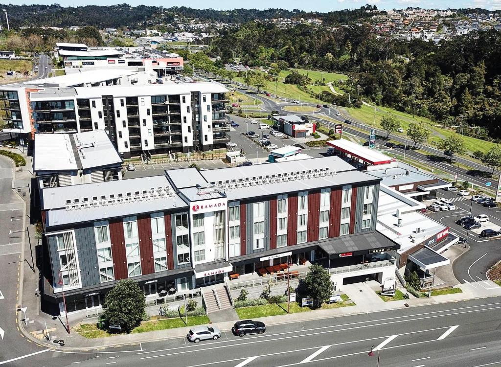 Ramada Suites by Wyndham Albany - Resim 3