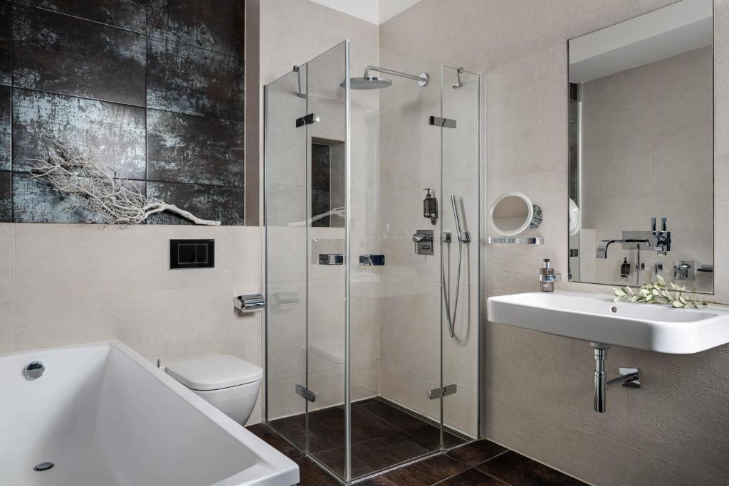 Coco Chanel Boutique Apartment by goodnite cz - 7