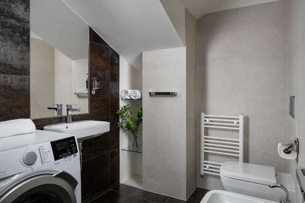 Coco Chanel Boutique Apartment by goodnite cz - 8