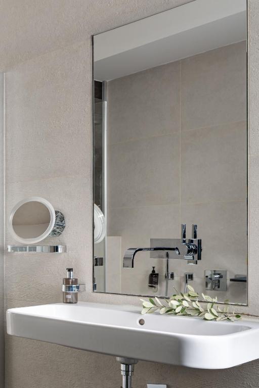 Coco Chanel Boutique Apartment by goodnite cz - 9