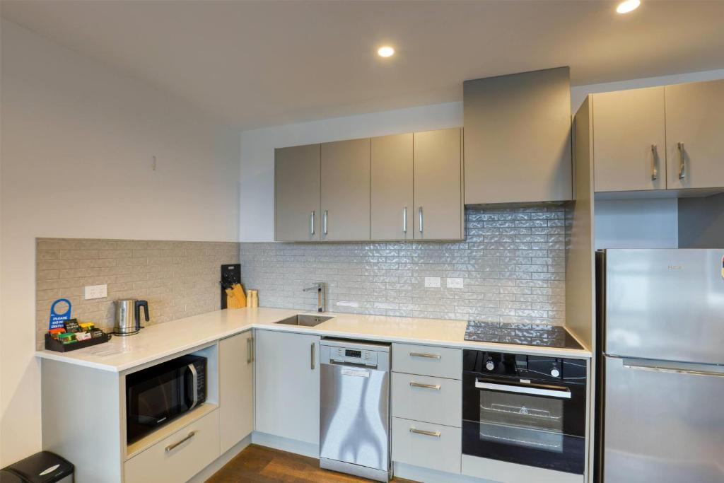 Ramada Suites By Wyndham Victoria Street West - Resim 45