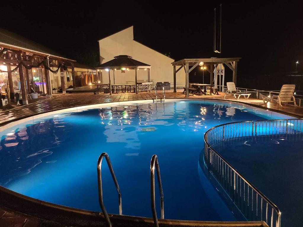 Swimmingpoolen hos eller tæt på Tabistヴィラダイオーリゾート伊勢志摩