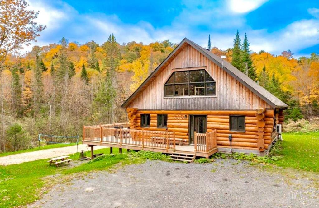 Landskap semula jadi dekat dengan chalet