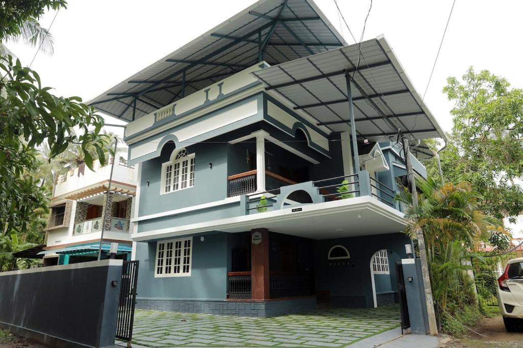 Το κτήριο όπου στεγάζεται  το διαμέρισμα