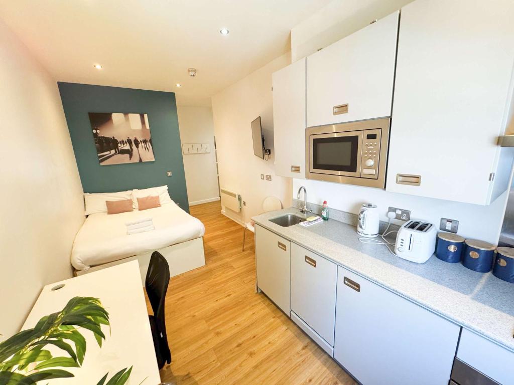 Nhà bếp/bếp nhỏ tại Harford House Studios 25 - Hopewell