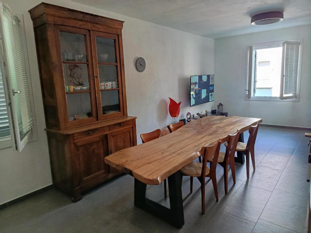 a dining room with a wooden table and chairs at Appartamento Giada in Casalgrande