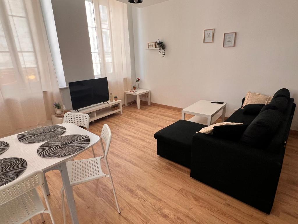 Un televizor și/sau centru de divertisment la Chez Jean&Véro Appartement relaxant - Centre Ville Verdun - Géré par PrestaZen'Services