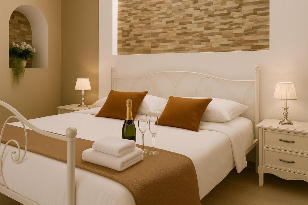 una camera con due letti e un dipinto sul muro di Relax B&B- Comfort Storico nel cuore di Torremaggiore a Torre Maggiore