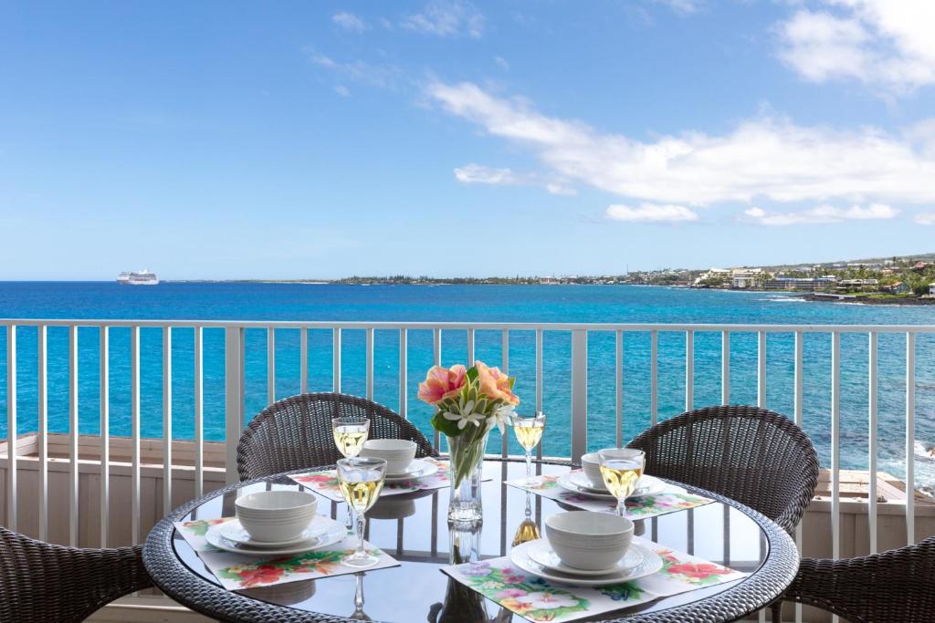 a table with chairs and a view of the ocean at Incredible Ocean Views in Kailua-Kona