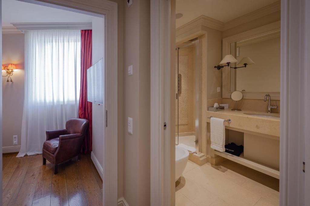 
Junior Suite with Spa Access
