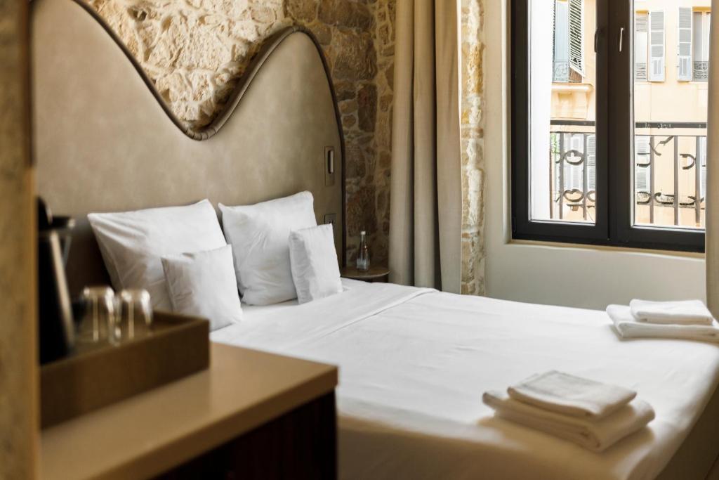 Notre Dame Hotel - Self Check-in - Resim 9