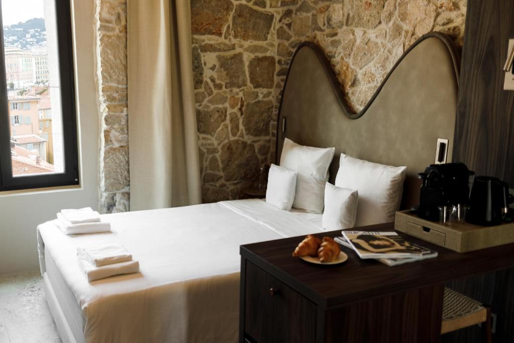 Notre Dame Hotel - Self Check-in - Resim 6