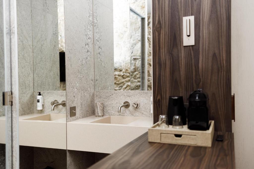 Notre Dame Hotel - Self Check-in - Resim 7