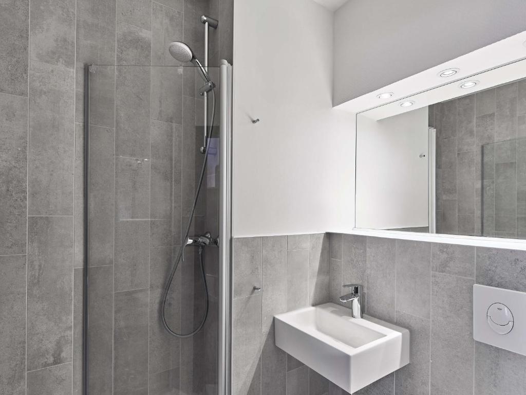 B&B Hotel Köln-Airport - Resim 25