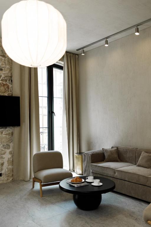 Notre Dame Hotel - Self Check-in - Resim 4