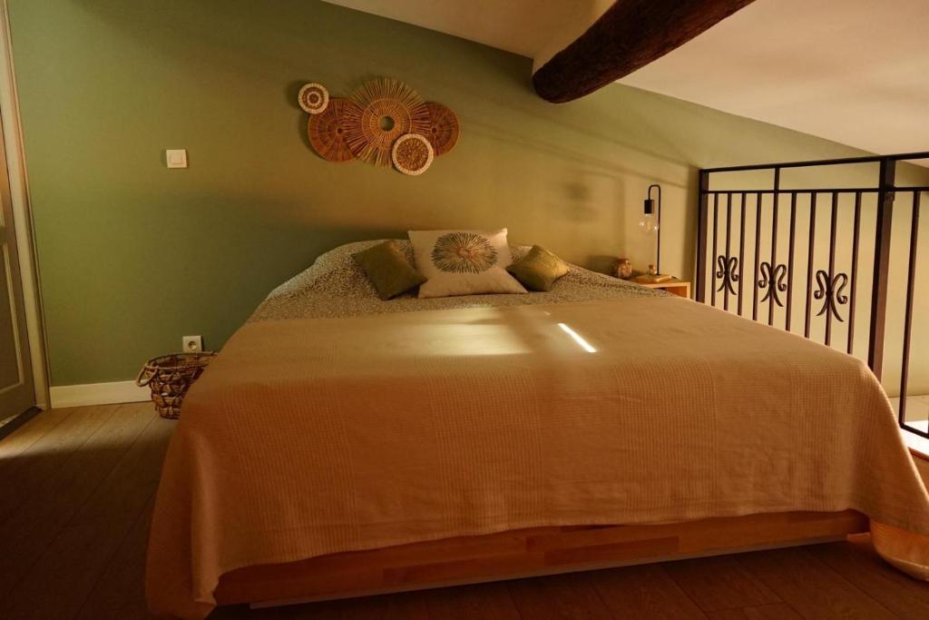 Postel nebo postele na pokoji v ubytování Boho Nest - Charming Boutique Apartment