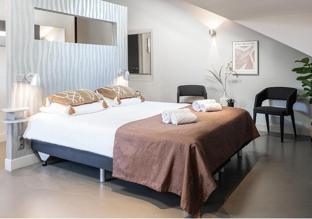 Ένα ή περισσότερα κρεβάτια σε δωμάτιο στο Luxe Suite, Near Station & Free WiFi