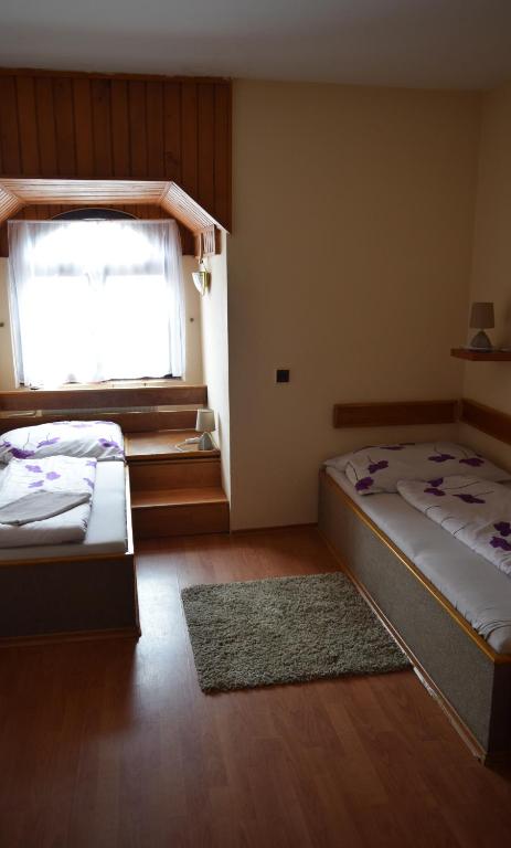 Postel nebo postele na pokoji v ubytování Ring Penzión