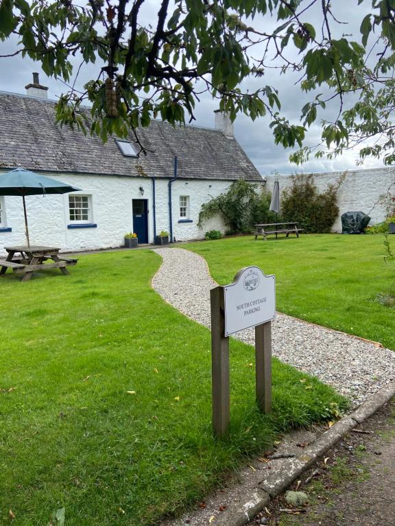 Το κτήριο όπου στεγάζεται  το διαμέρισμα