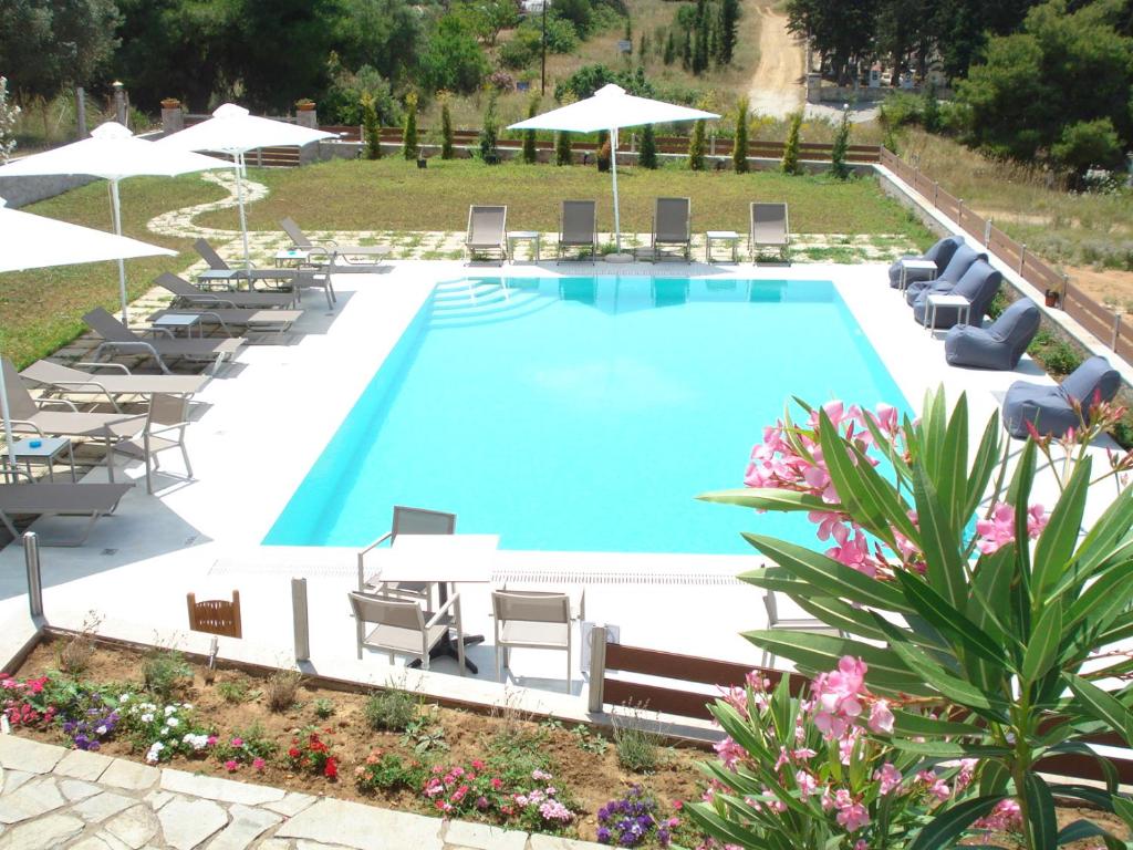 Πισίνα στο ή κοντά στο Villa Madeleine Tower View