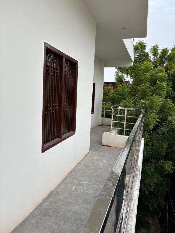 Μπαλκόνι ή βεράντα στο Shree Radha Madhav Accommodation