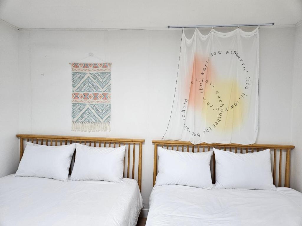 En eller flere senge i et værelse på Meomureuda 2호선 서울대입구역 최대6인,샤로수길,홍대,강남,잠실 30분