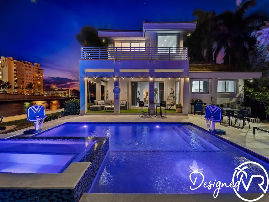 Kolam renang di atau dekat dengan Intercostal beauty with heated pool and Spa