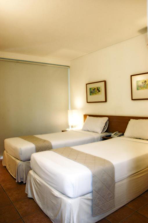 Postel nebo postele na pokoji v ubytování Concordia Hotel Bumi Sangkuriang Bandung