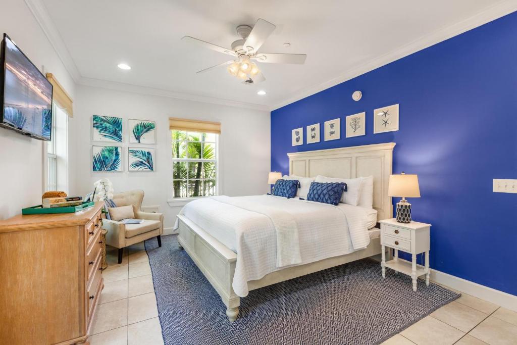 Postel nebo postele na pokoji v ubytování ROYAL PALM STUDIO at Travelers Palm Inn Key West