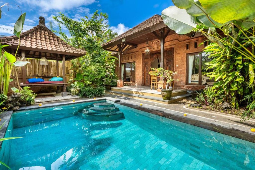 Πισίνα στο ή κοντά στο salaoni villa ubud