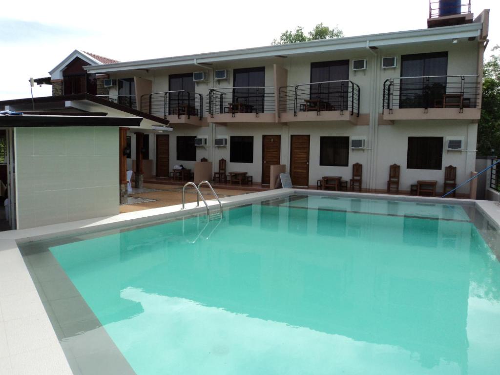 Bazén v ubytování Greenfields Tourist Inn nebo v jeho okolí
