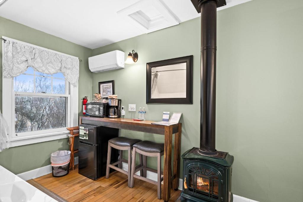 Historic Salyards Mansion by Heirloom Boutique Collection - Suite Queen