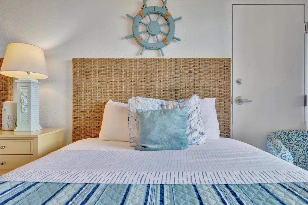 a bedroom with a bed with a wooden headboard at Beach Suite Pool Hot Tub Gym Game Room Tennis in Ruskin