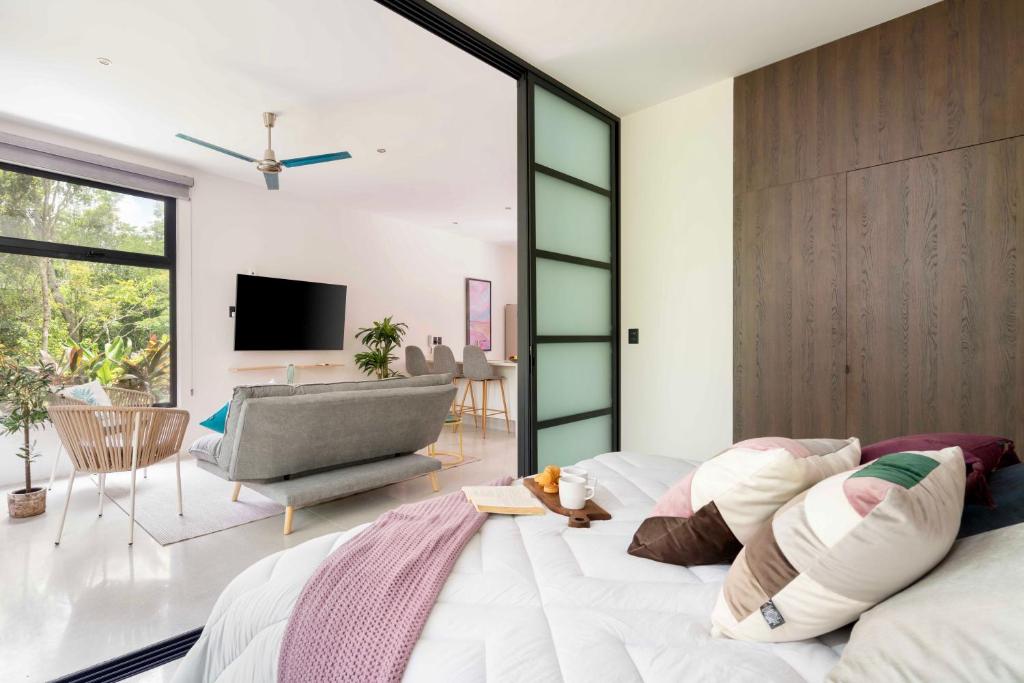 Jungle Studios at 525 Tulum - 带沙发床的特大号床一室公寓