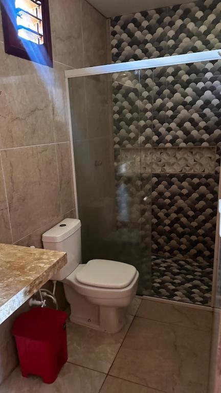 a bathroom with a toilet and a shower at Casa dunna azul in Trairi