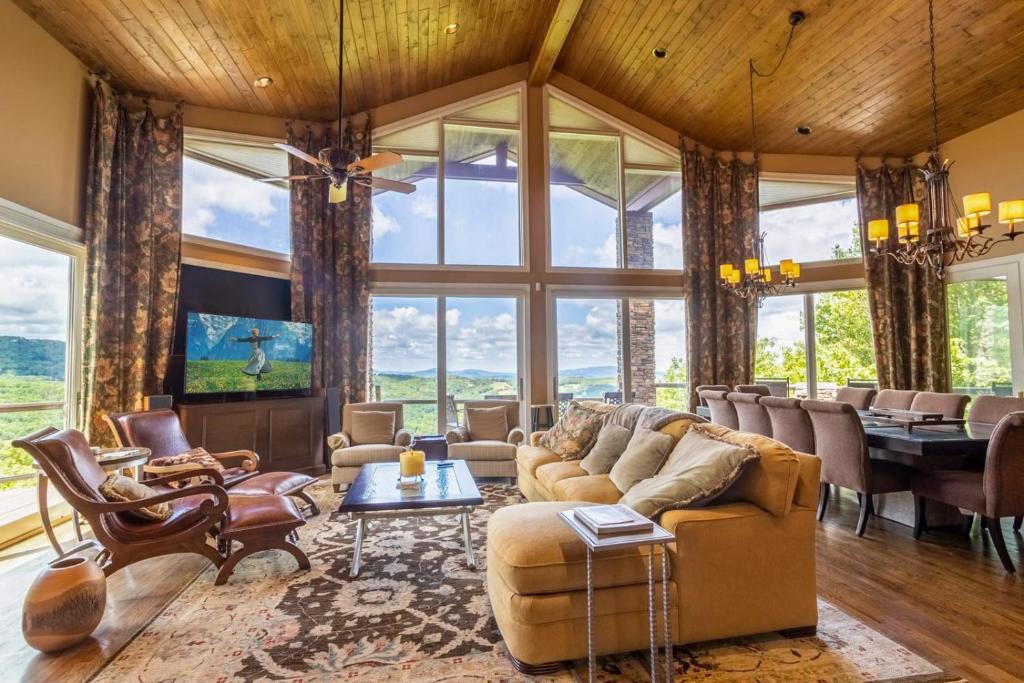 a living room with a couch and a table at Pipers Paradise in Beech Mountain
