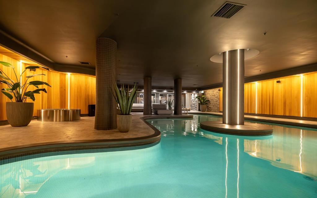 Hotel Manoir Victoria - Resim 4