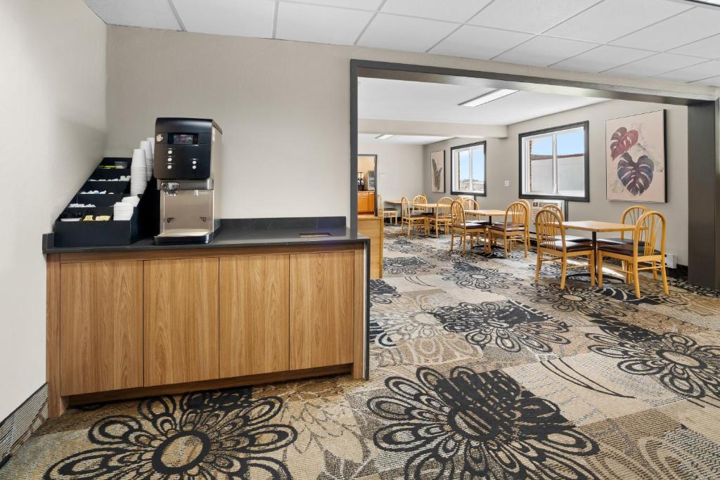 Fargo Inn and Suites photo