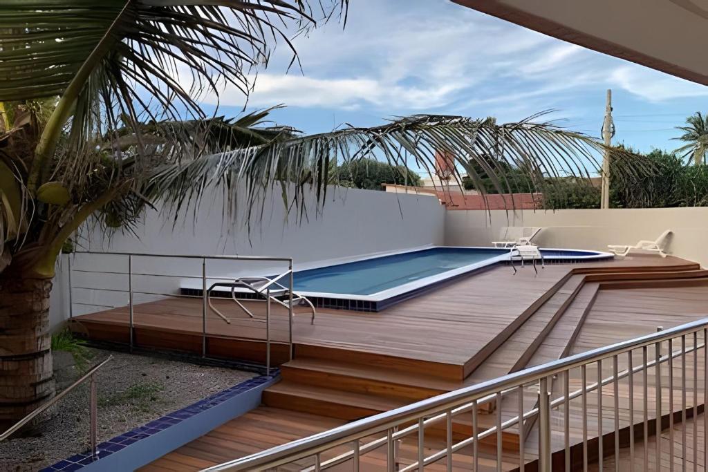Bazén v ubytování Flat praia a beira-mar nebo v jeho okolí