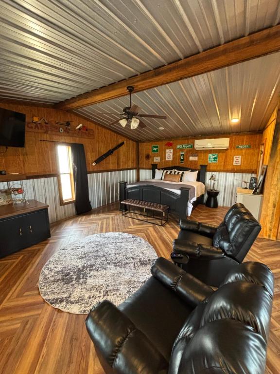 Χώρος καθιστικού στο Garrison Airport Guest-suite