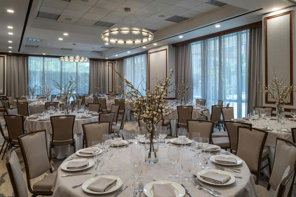 The Westin Houston Downtown photo