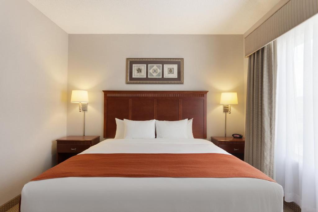 Country Inn & Suites by Radisson, Harrisonburg, VA - King Suite Met één Slaapkamer Met Een Bankje