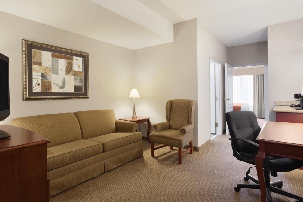 Country Inn & Suites by Radisson, Harrisonburg, VA - 一居室国王套房配沙发床 - 残疾人