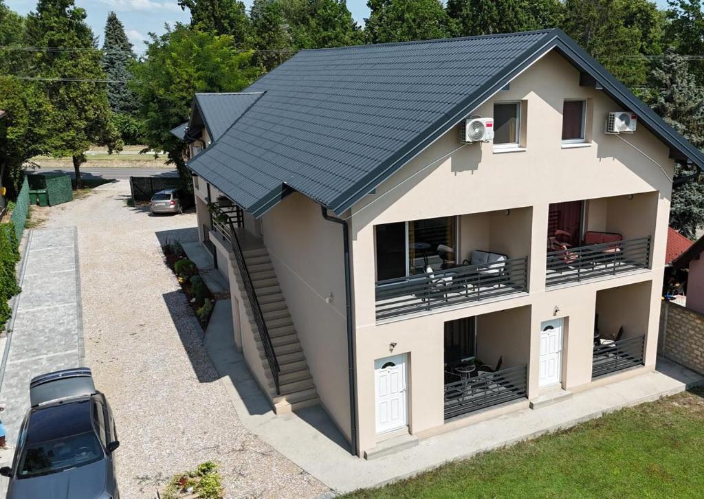 an aerial view of a house with a roof at SOBE AVA in Palić